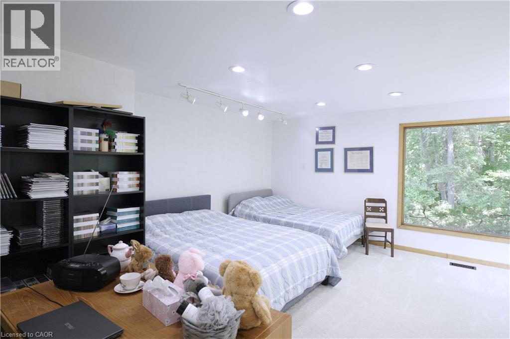 560 Crane Court, Burlington, ON