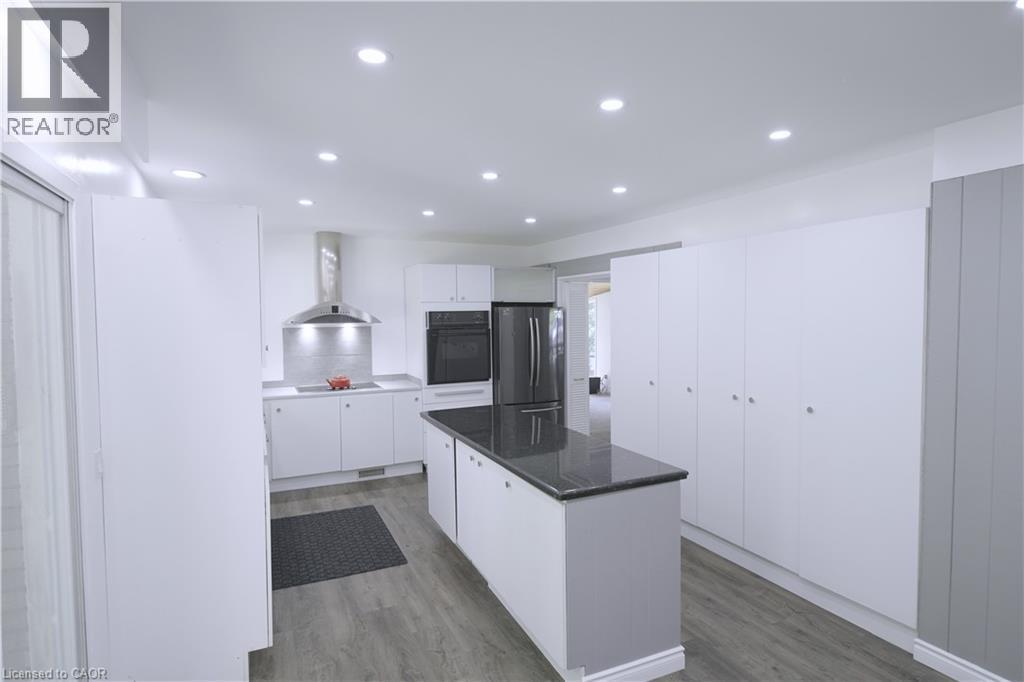 560 Crane Court, Burlington, ON