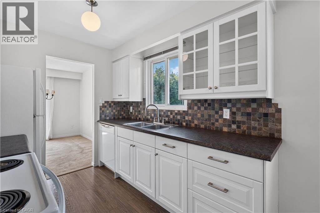 5051 Brady Avenue, Burlington, ON