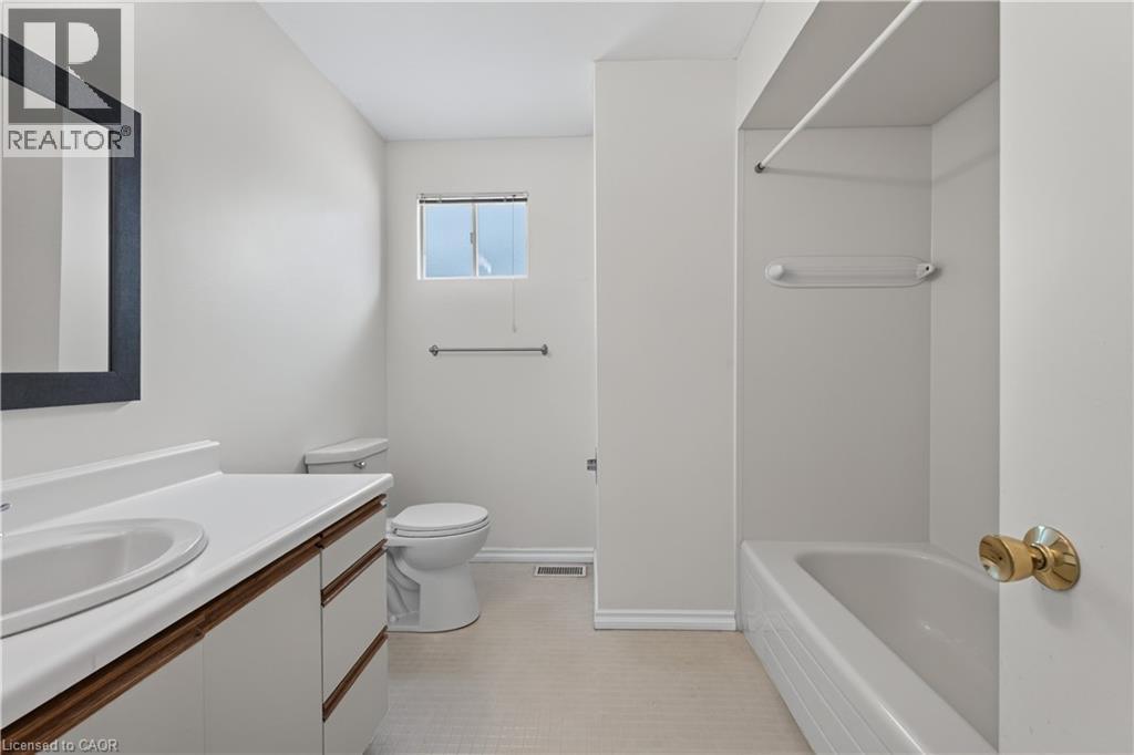 Main floor Bathroom - 5051 Brady Avenue, Burlington, ON