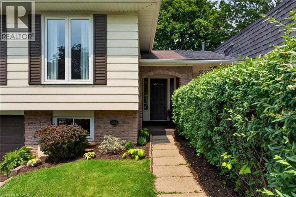 Front patio stone walkway - 5051 Brady Avenue, Burlington, ON