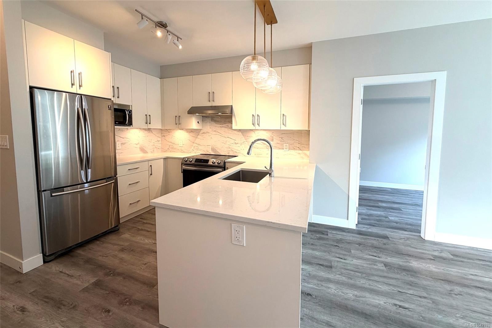 #308-20 Barsby Ave, Nanaimo, BC