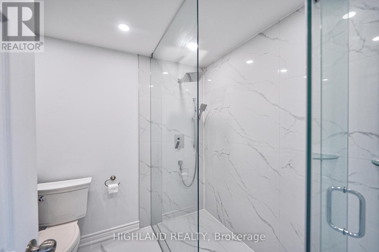 6455 Tisler Crescent, Mississauga, ON - Indoor Photo Showing Bathroom