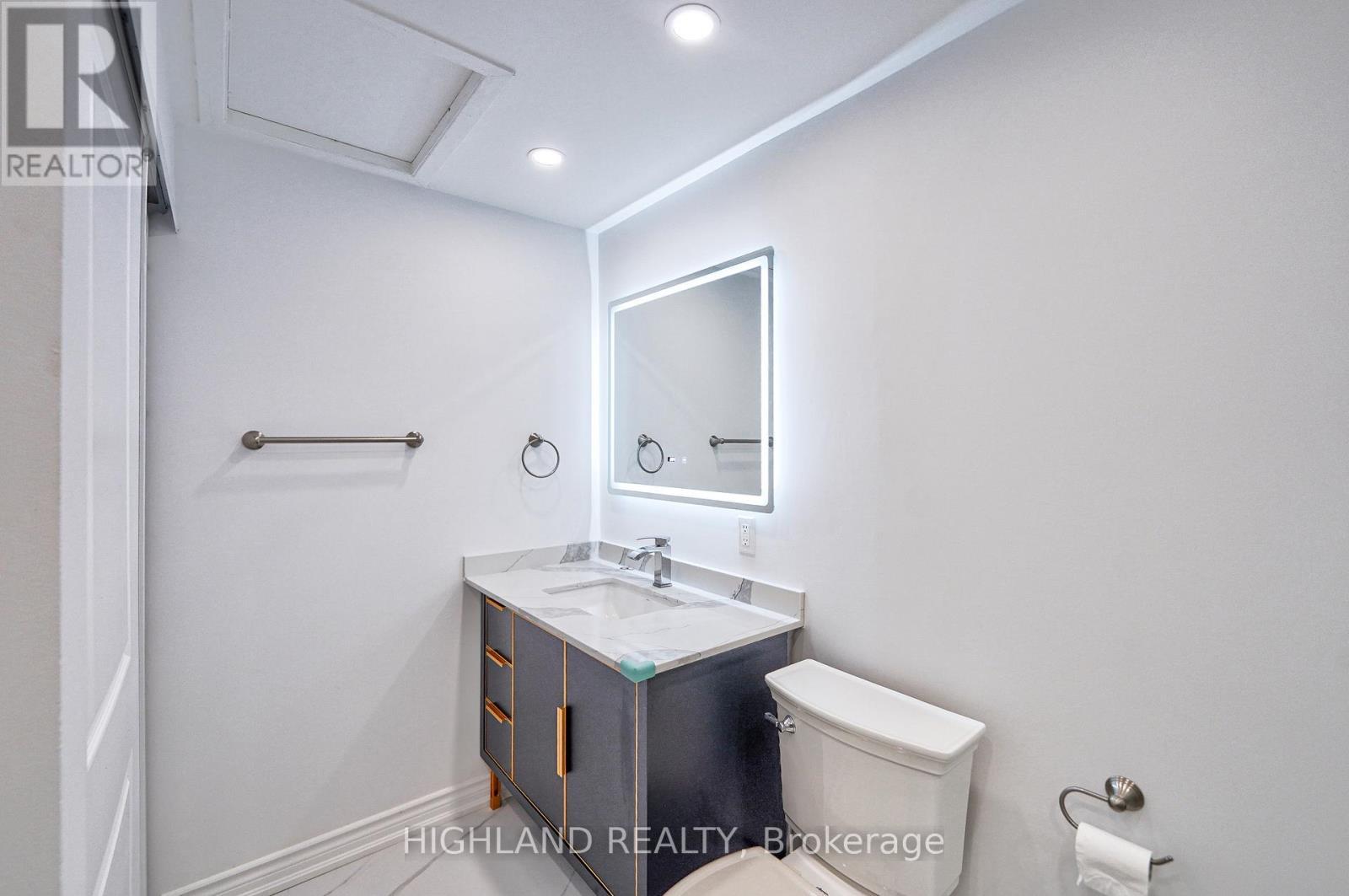 6455 Tisler Crescent, Mississauga, ON - Indoor Photo Showing Bathroom