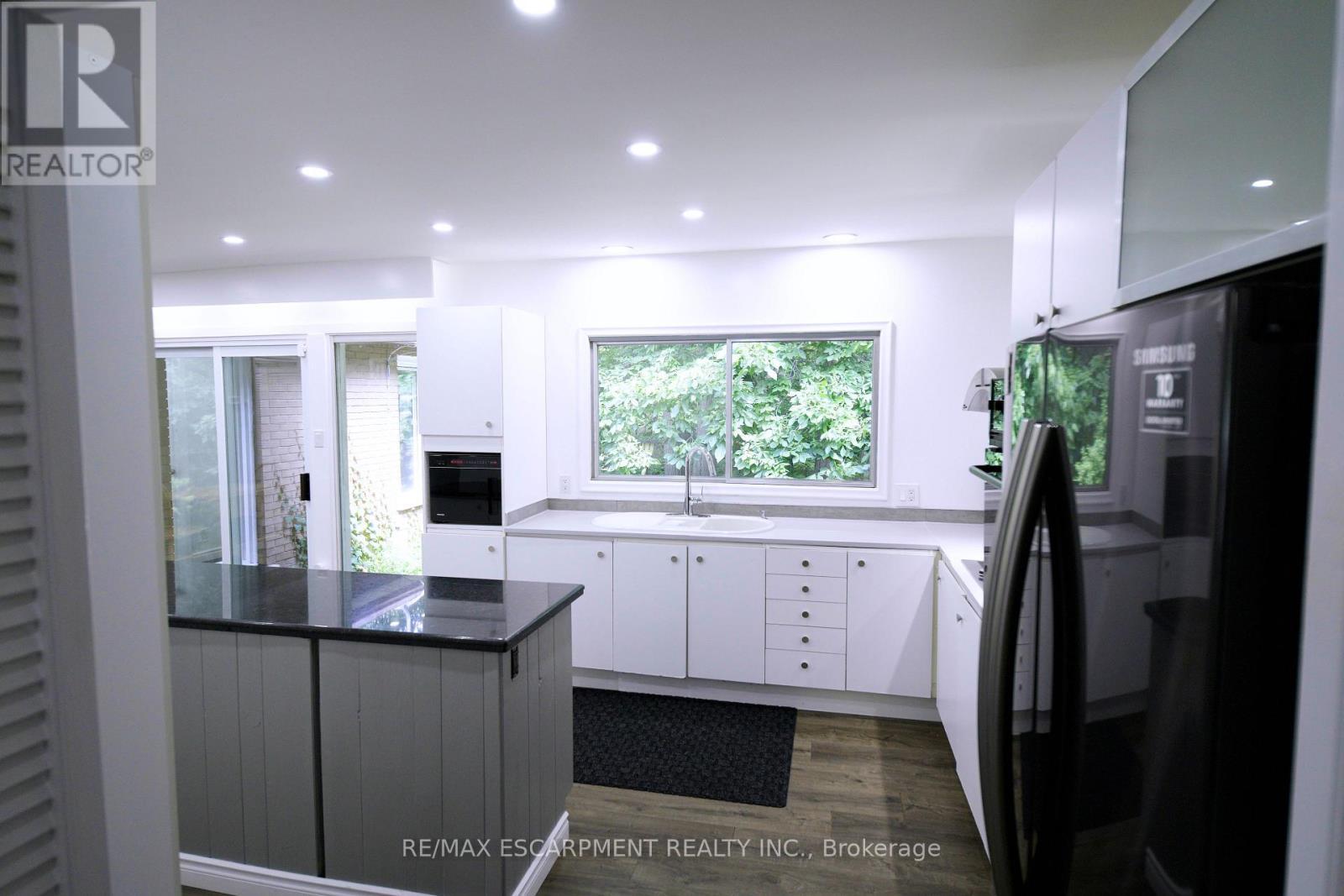 560 Crane Court, Burlington, ON
