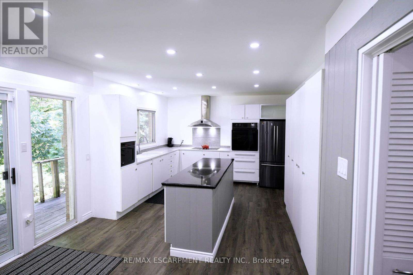 560 Crane Court, Burlington, ON