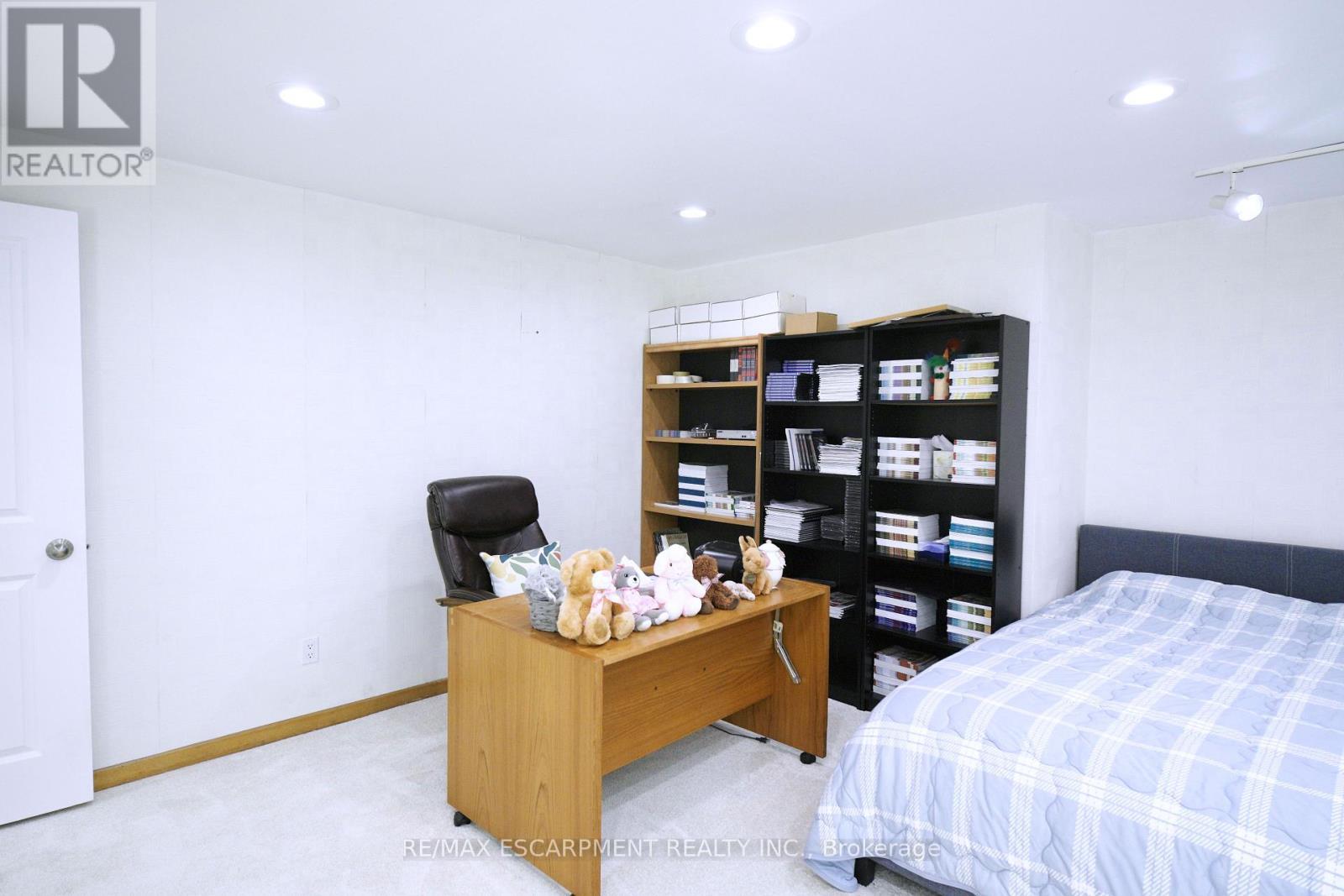 560 Crane Court, Burlington, ON