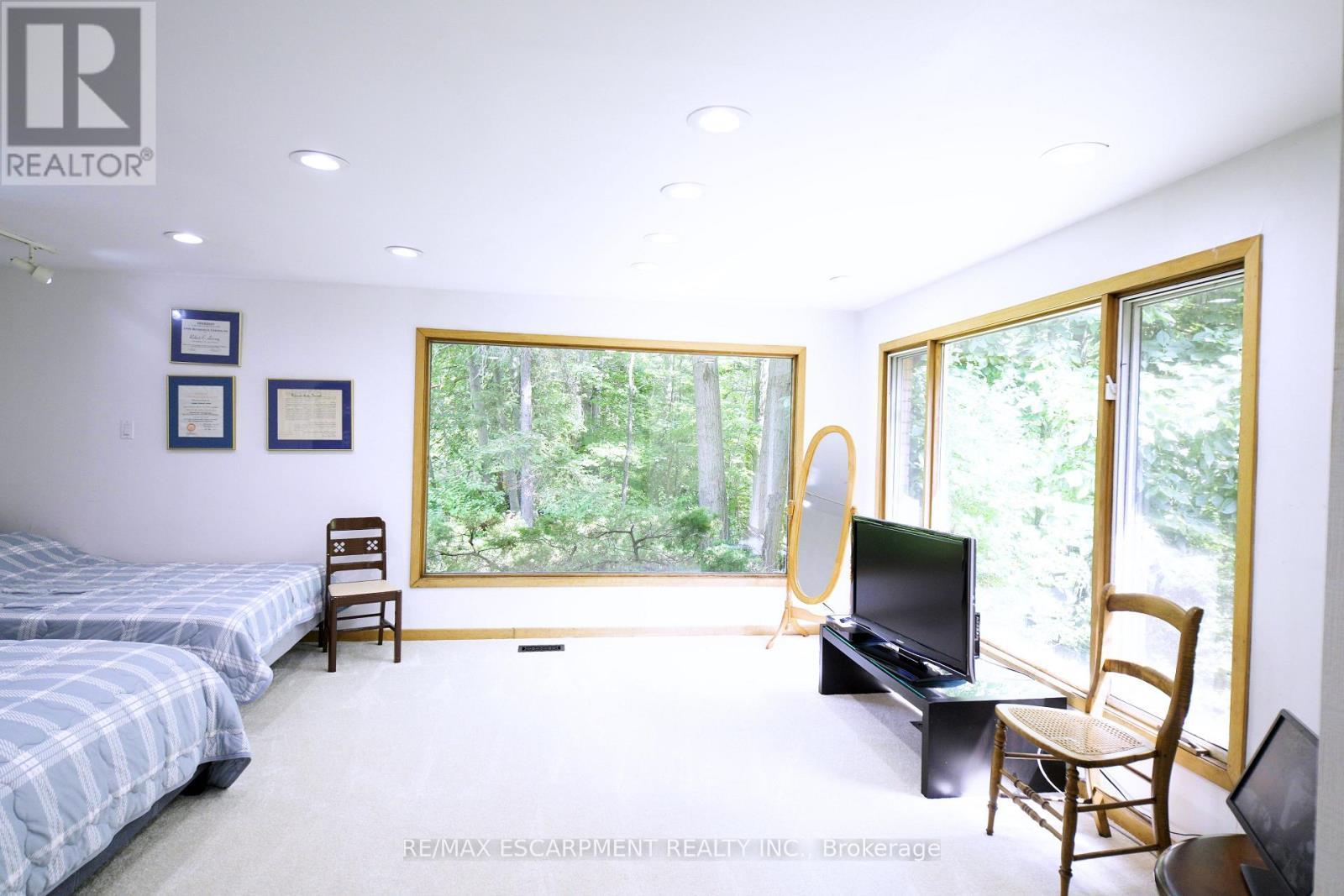560 Crane Court, Burlington, ON