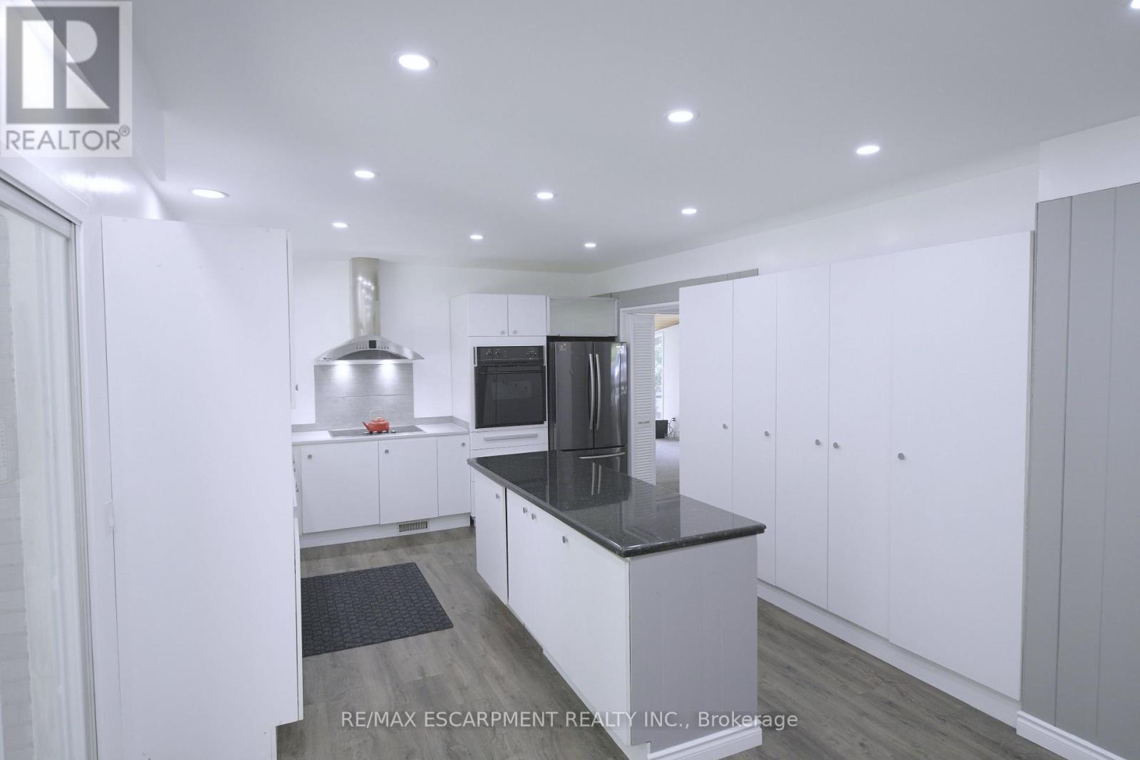560 Crane Court, Burlington, ON