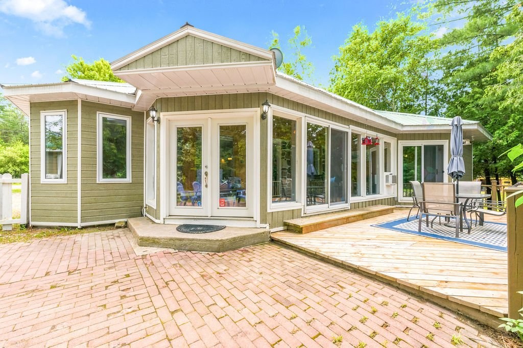 Front of Structure - 111 Ch. Des Rapides, Mansfield-Et-Pontefract, QC - Outdoor With Deck Patio Veranda With Exterior