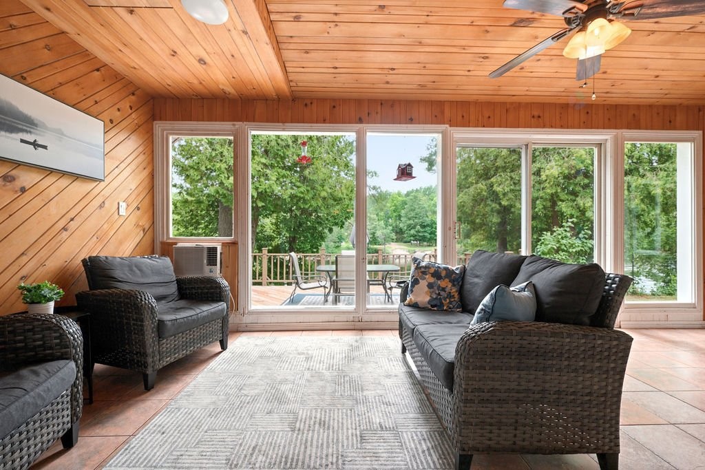 Sun Room - 111 Ch. Des Rapides, Mansfield-Et-Pontefract, QC - Indoor Photo Showing Living Room
