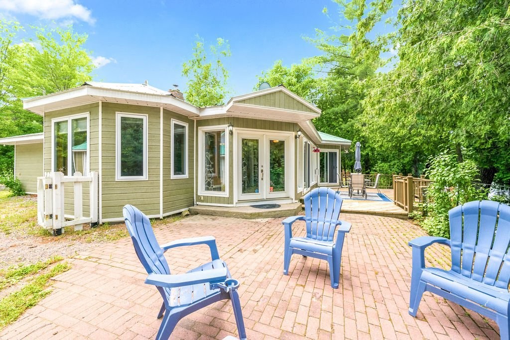 Front of Structure - 111 Ch. Des Rapides, Mansfield-Et-Pontefract, QC - Outdoor With Deck Patio Veranda With Exterior