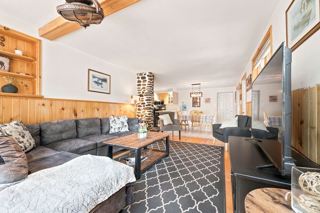 Living Room - 111 Ch. Des Rapides, Mansfield-Et-Pontefract, QC - Indoor Photo Showing Living Room