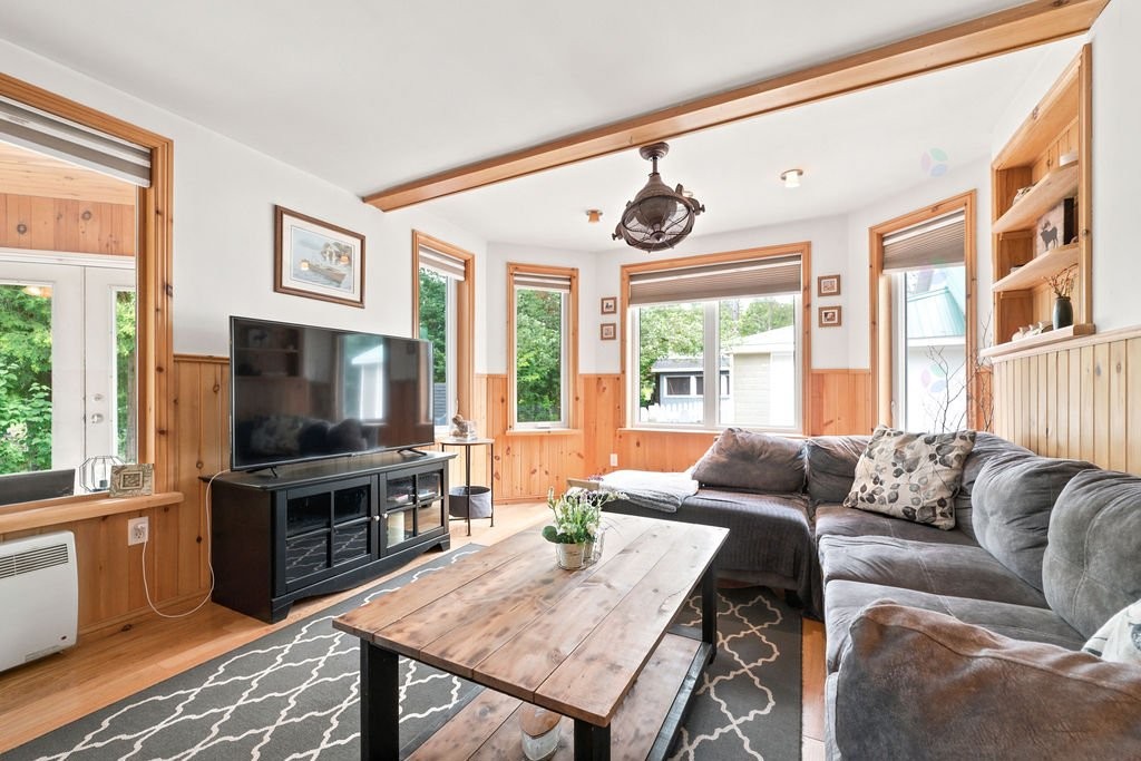 Living Room - 111 Ch. Des Rapides, Mansfield-Et-Pontefract, QC - Indoor Photo Showing Living Room