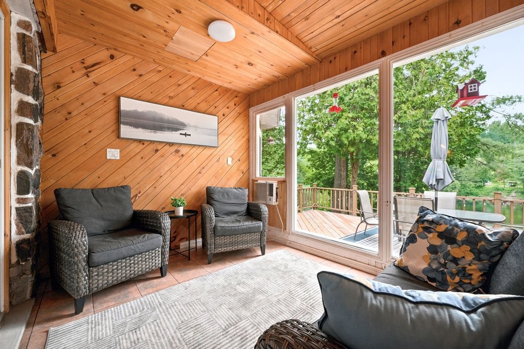 Sun Room - 111 Ch. Des Rapides, Mansfield-Et-Pontefract, QC - With Exterior