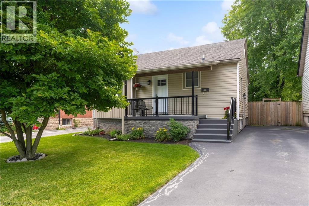 722 Burgess Avenue, Hamilton, ON - Outdoor With Deck Patio Veranda