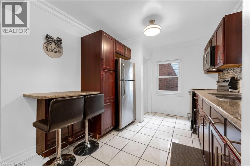 722 Burgess Avenue, Hamilton, ON - Indoor Photo Showing Kitchen