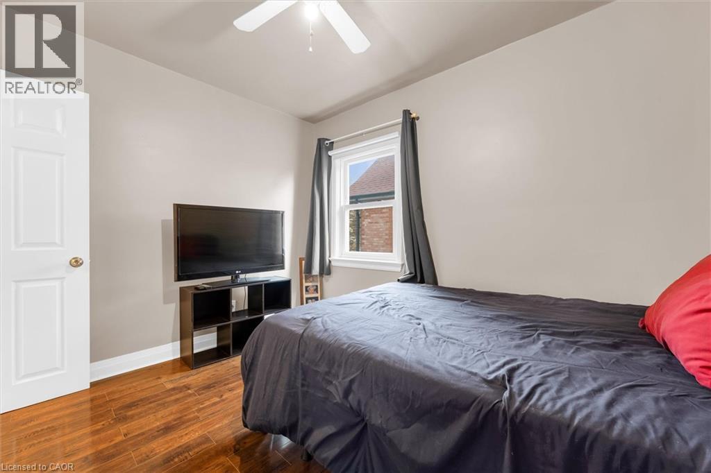 722 Burgess Avenue, Hamilton, ON - Indoor Photo Showing Bedroom