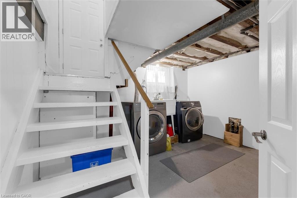 722 Burgess Avenue, Hamilton, ON - Indoor Photo Showing Laundry Room