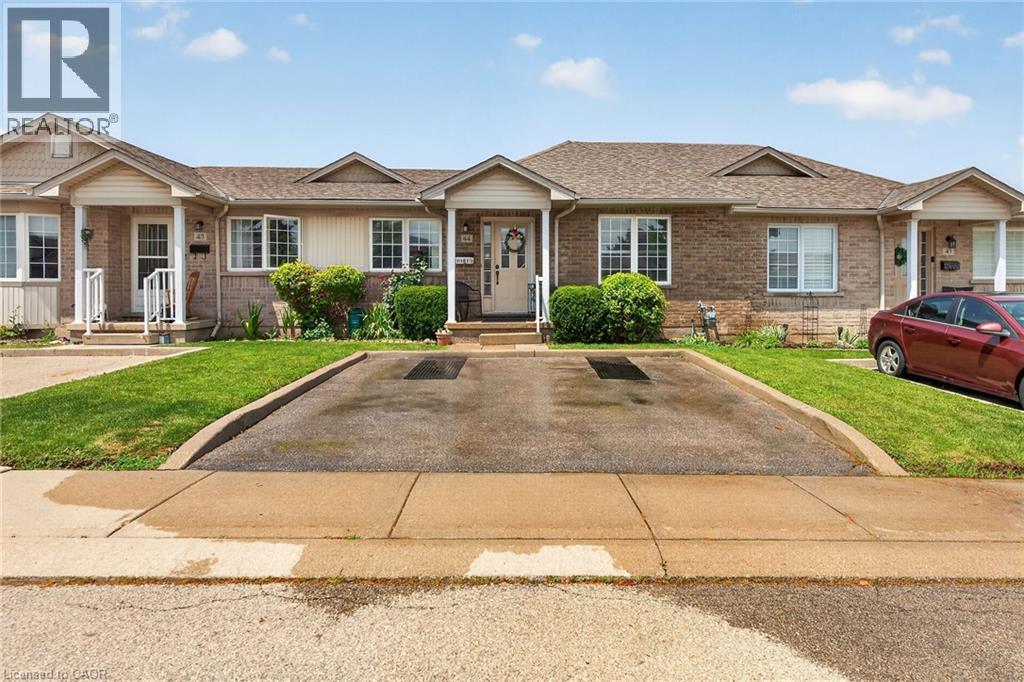 24 Kenyon Crescent Unit# 44, Grimsby, ON - Outdoor With Facade