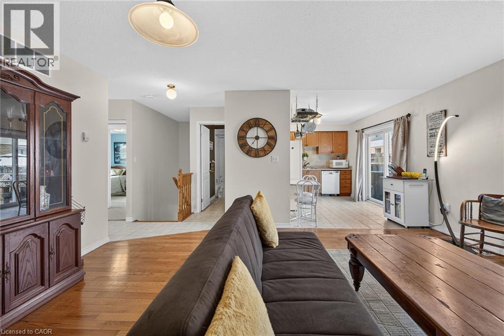 24 Kenyon Crescent Unit# 44, Grimsby, ON - Indoor Photo Showing Living Room