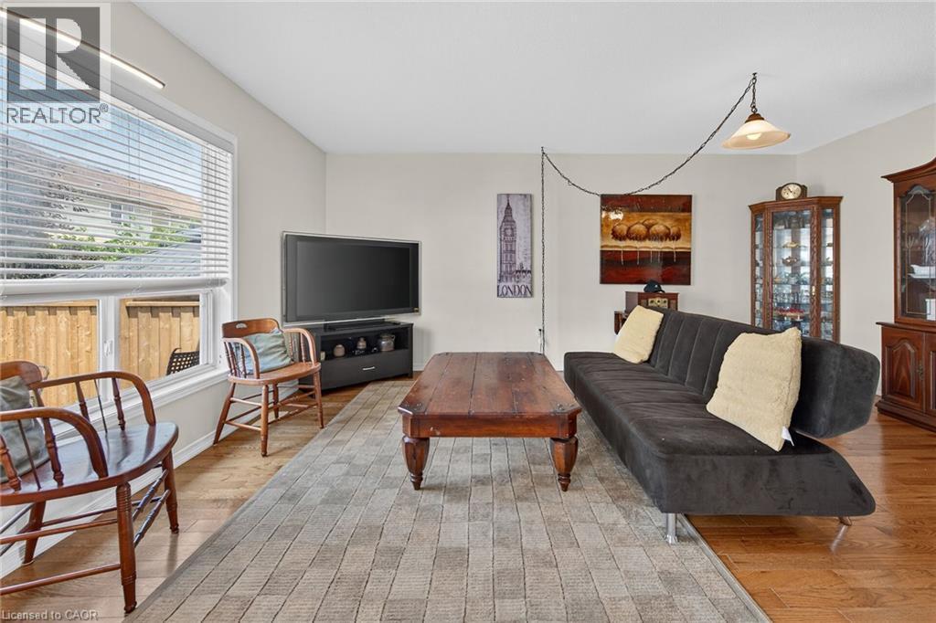 24 Kenyon Crescent Unit# 44, Grimsby, ON - Indoor Photo Showing Living Room
