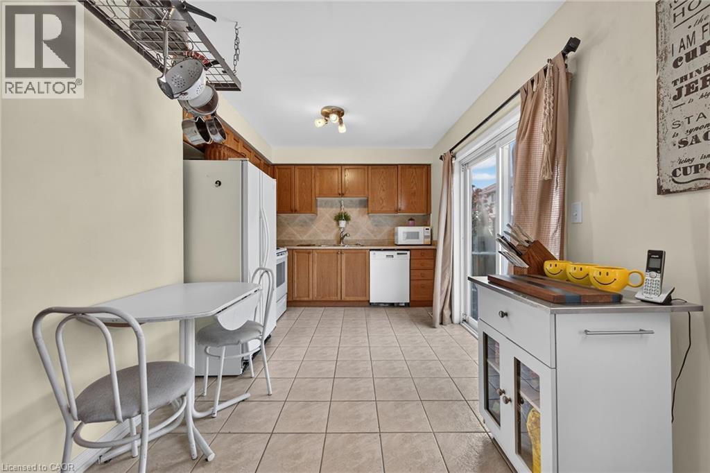 24 Kenyon Crescent Unit# 44, Grimsby, ON - Indoor Photo Showing Kitchen