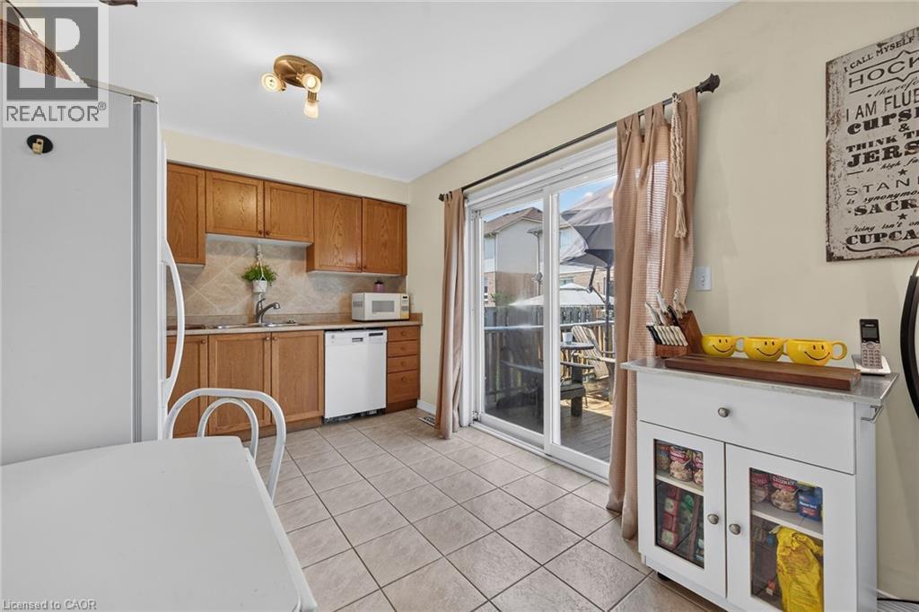 24 Kenyon Crescent Unit# 44, Grimsby, ON - Indoor Photo Showing Kitchen