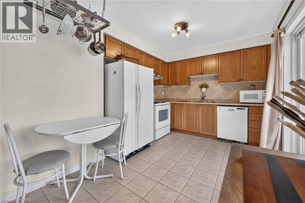 24 Kenyon Crescent Unit# 44, Grimsby, ON - Indoor Photo Showing Kitchen