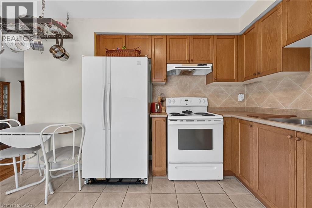24 Kenyon Crescent Unit# 44, Grimsby, ON - Indoor Photo Showing Kitchen