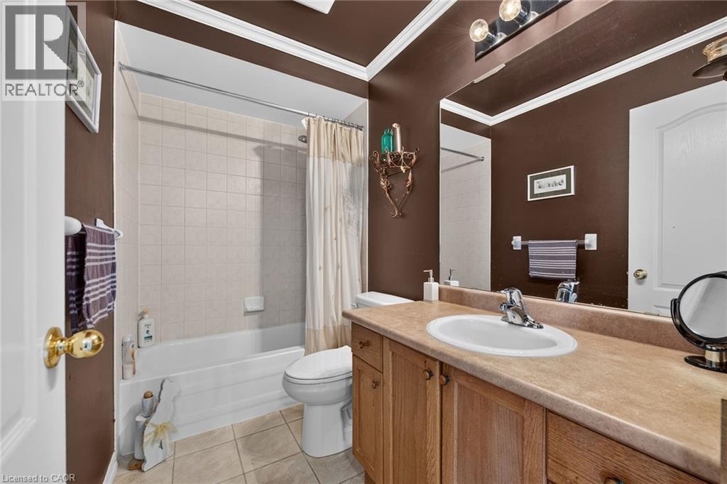 24 Kenyon Crescent Unit# 44, Grimsby, ON - Indoor Photo Showing Bathroom