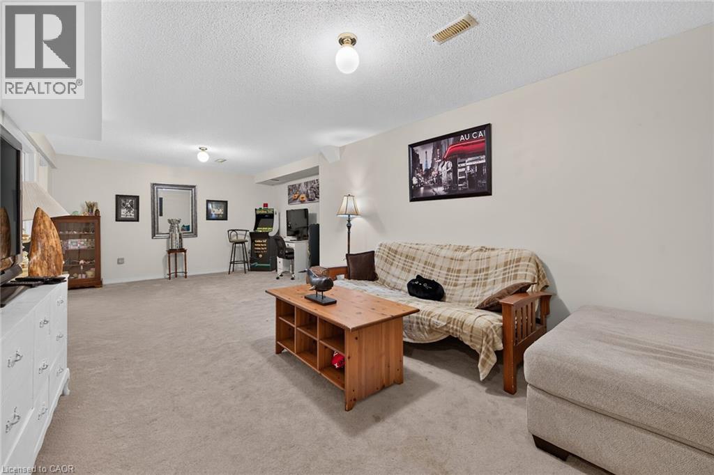 24 Kenyon Crescent Unit# 44, Grimsby, ON - Indoor Photo Showing Living Room