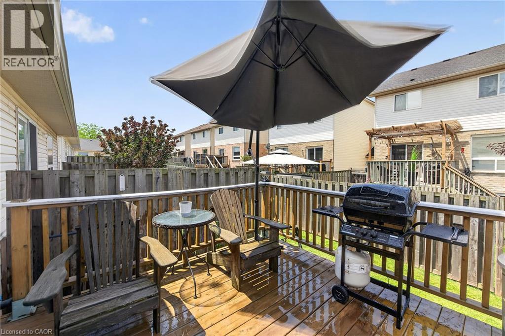 24 Kenyon Crescent Unit# 44, Grimsby, ON - Outdoor With Deck Patio Veranda With Exterior