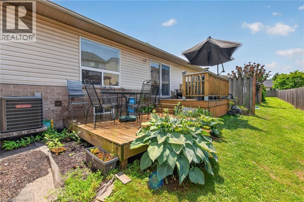 24 Kenyon Crescent Unit# 44, Grimsby, ON - Outdoor With Deck Patio Veranda With Exterior