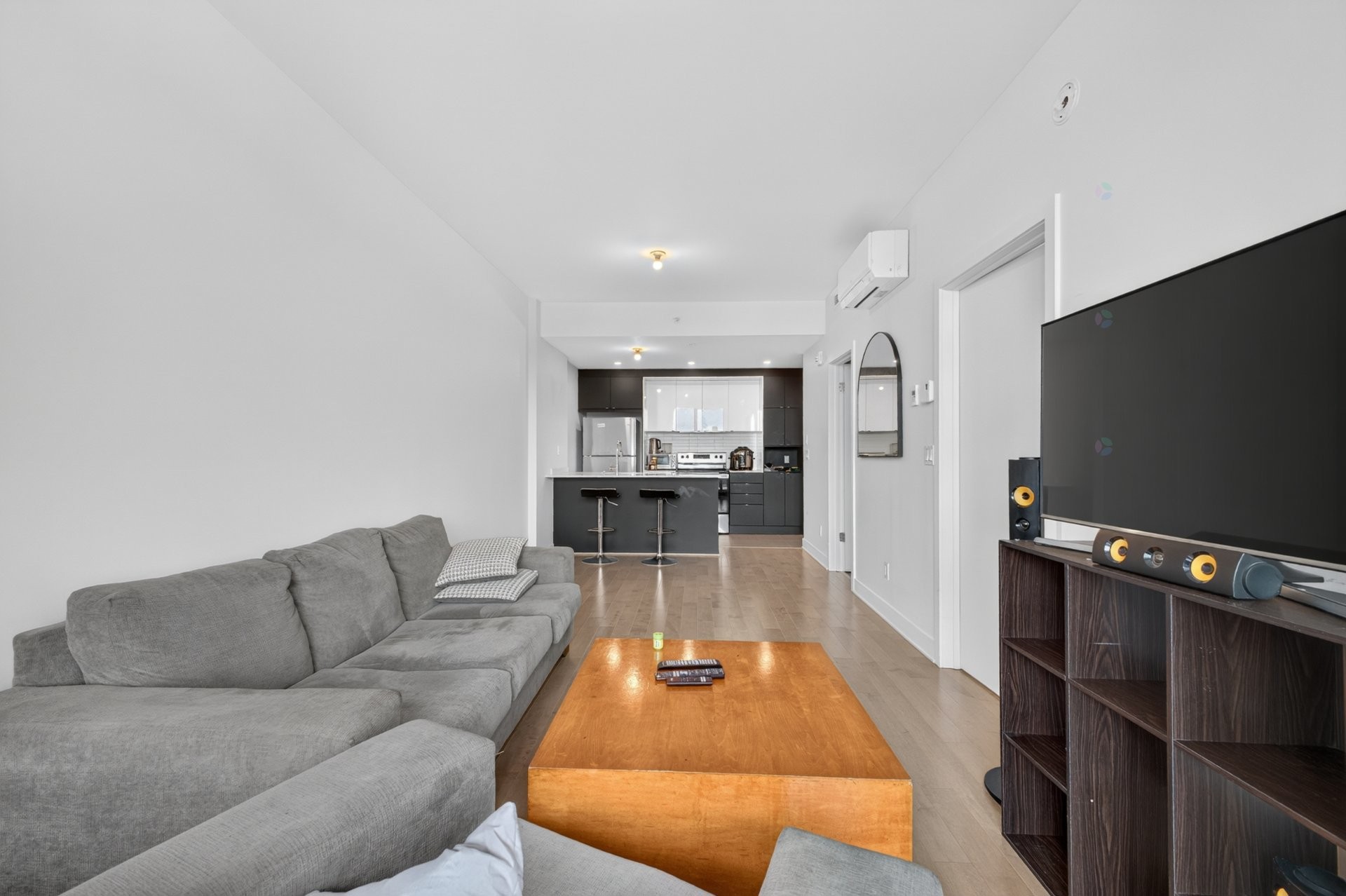 Living Room - 607-5175 Rue Mackenzie, Montréal (Côte-Des-Neiges/Notre-Dame-De-Grâce), QC