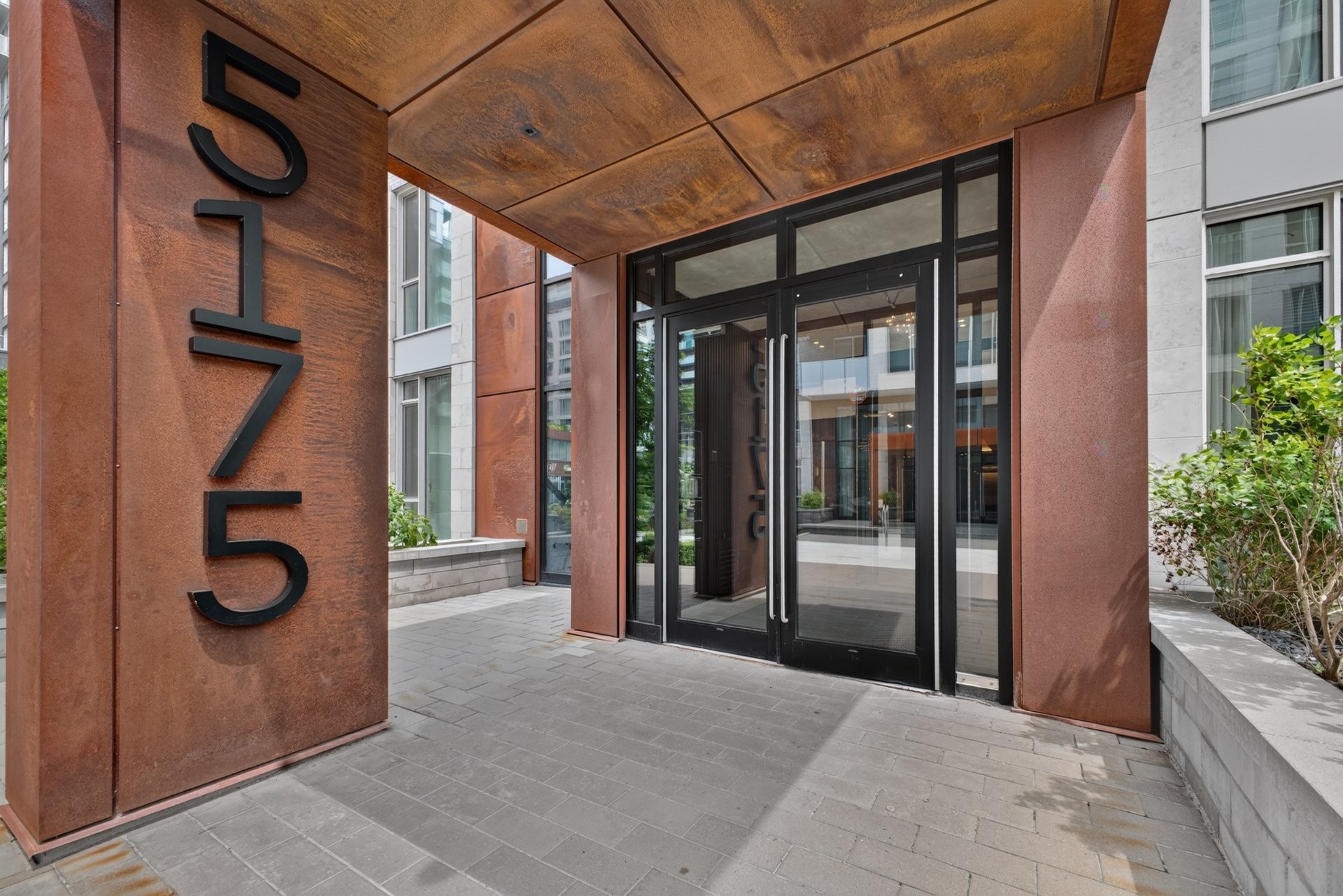 Front of Structure - 607-5175 Rue Mackenzie, Montréal (Côte-Des-Neiges/Notre-Dame-De-Grâce), QC