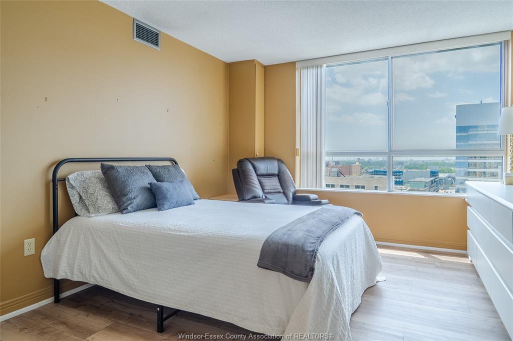 1609-75 Riverside Drive E, Windsor, ON