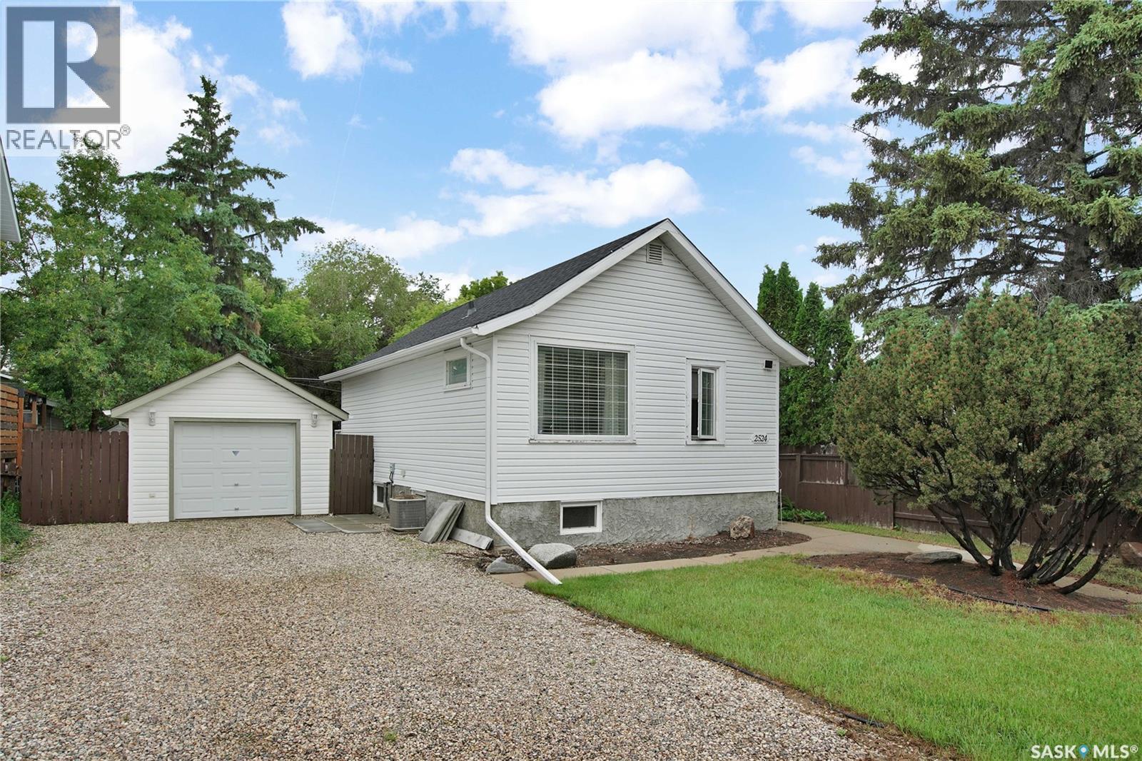 2524 Kelvin Avenue, Saskatoon, SK