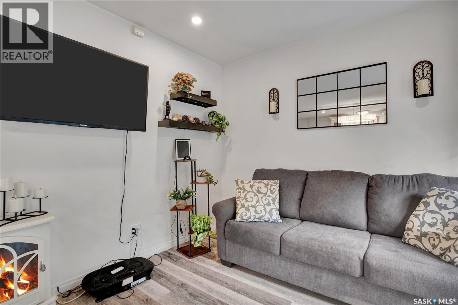 2524 Kelvin Avenue, Saskatoon, SK