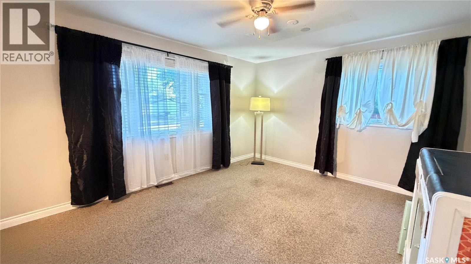 217 2Nd Avenue, Maple Creek, SK
