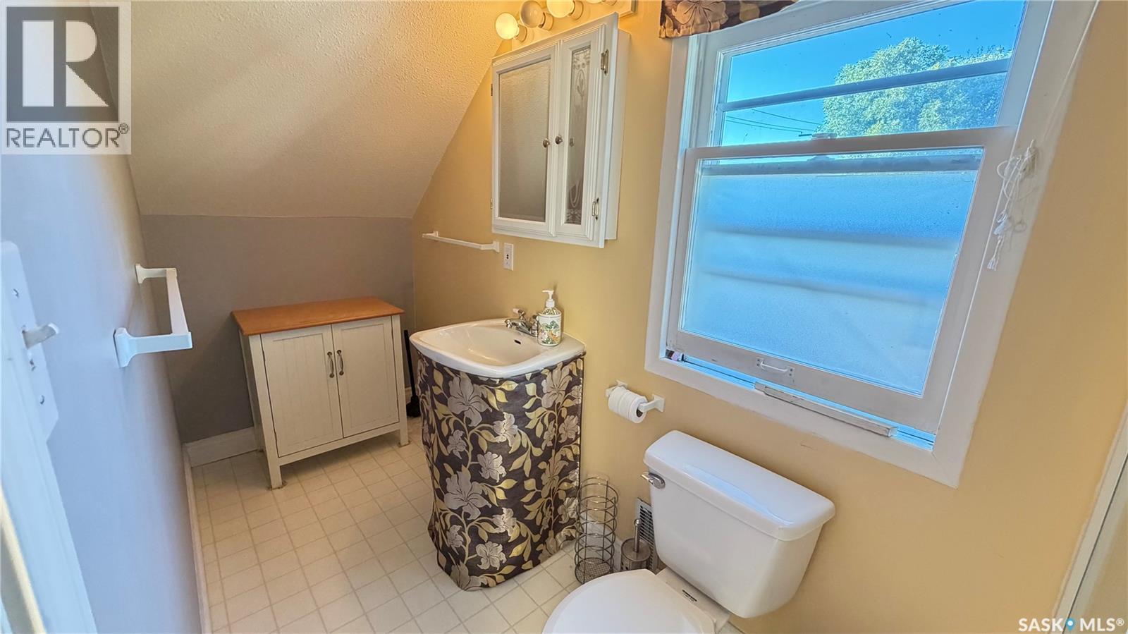 217 2Nd Avenue, Maple Creek, SK