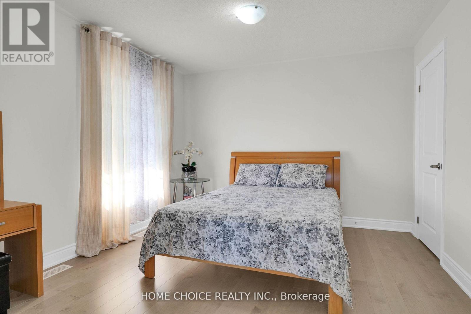 22 Ludlow Drive E, Barrie, ON