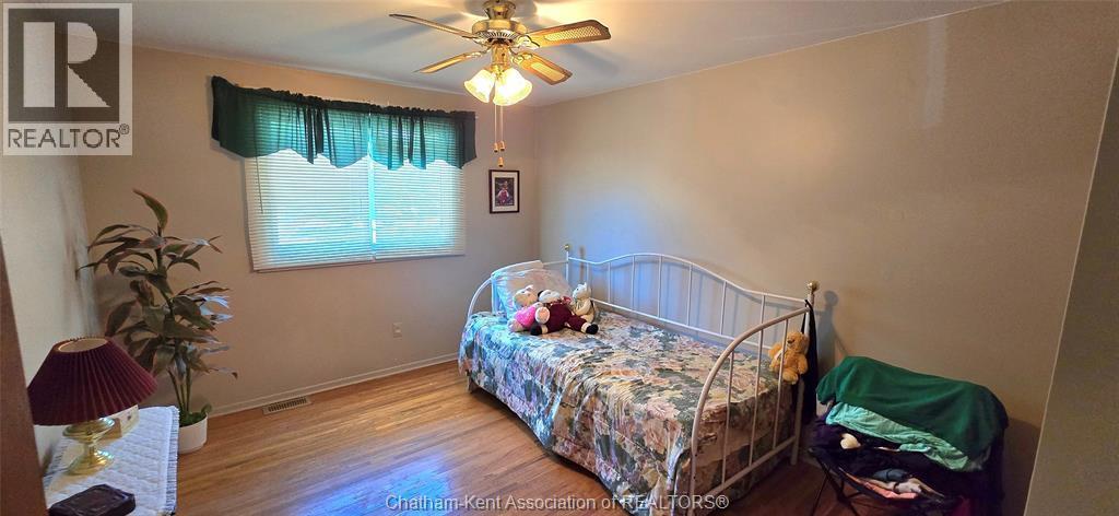 21 Chestnut Drive, Chatham, ON - Indoor Photo Showing Bedroom