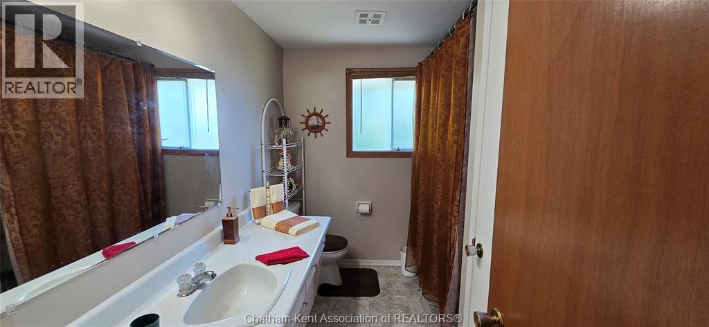 21 Chestnut Drive, Chatham, ON - Indoor Photo Showing Bathroom