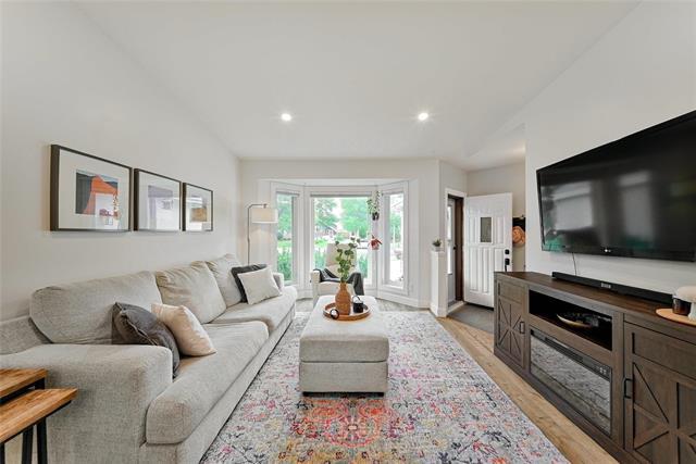 19 Maplegrove Rd, Winnipeg, MB