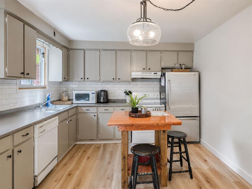 565 Plympton Street, Plympton-Wyoming, ON