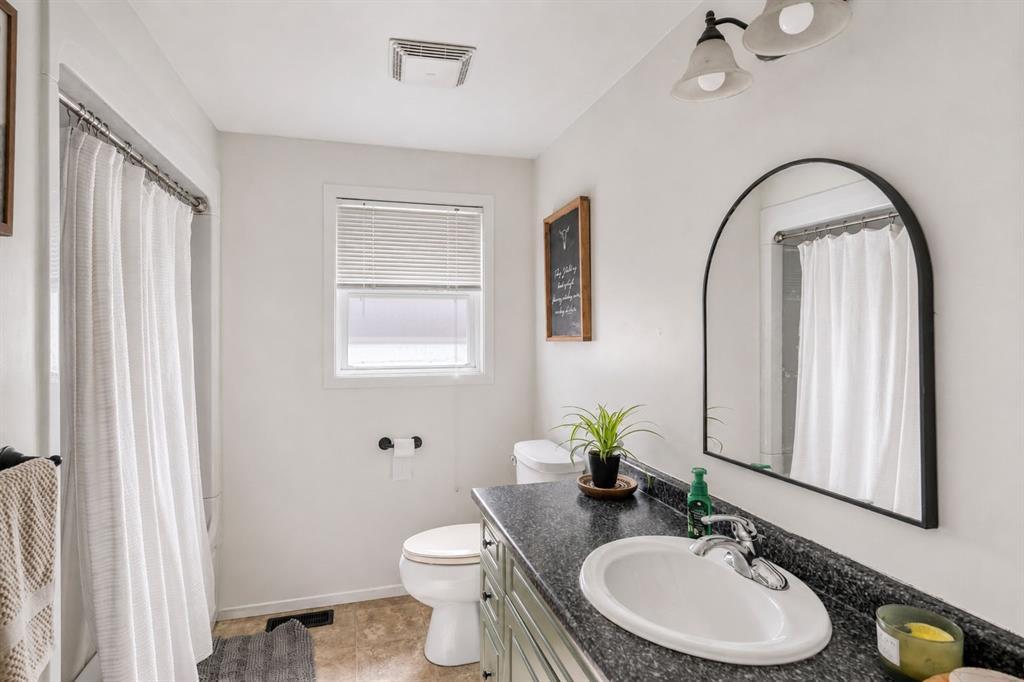 565 Plympton Street, Plympton-Wyoming, ON