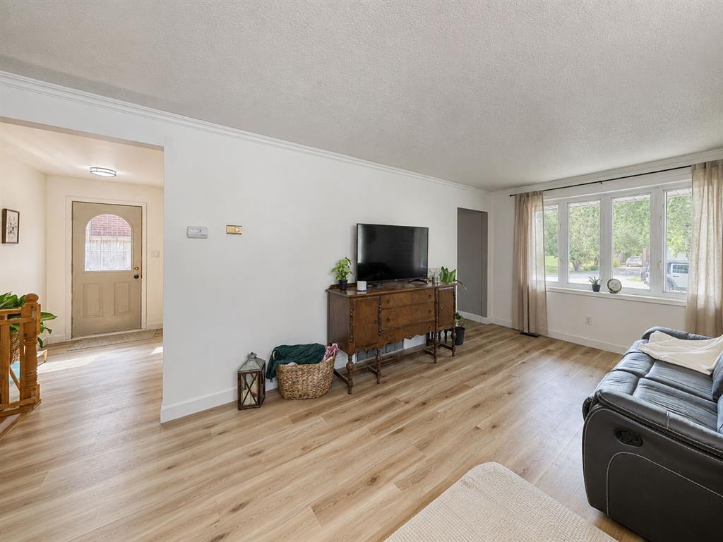 565 Plympton Street, Plympton-Wyoming, ON