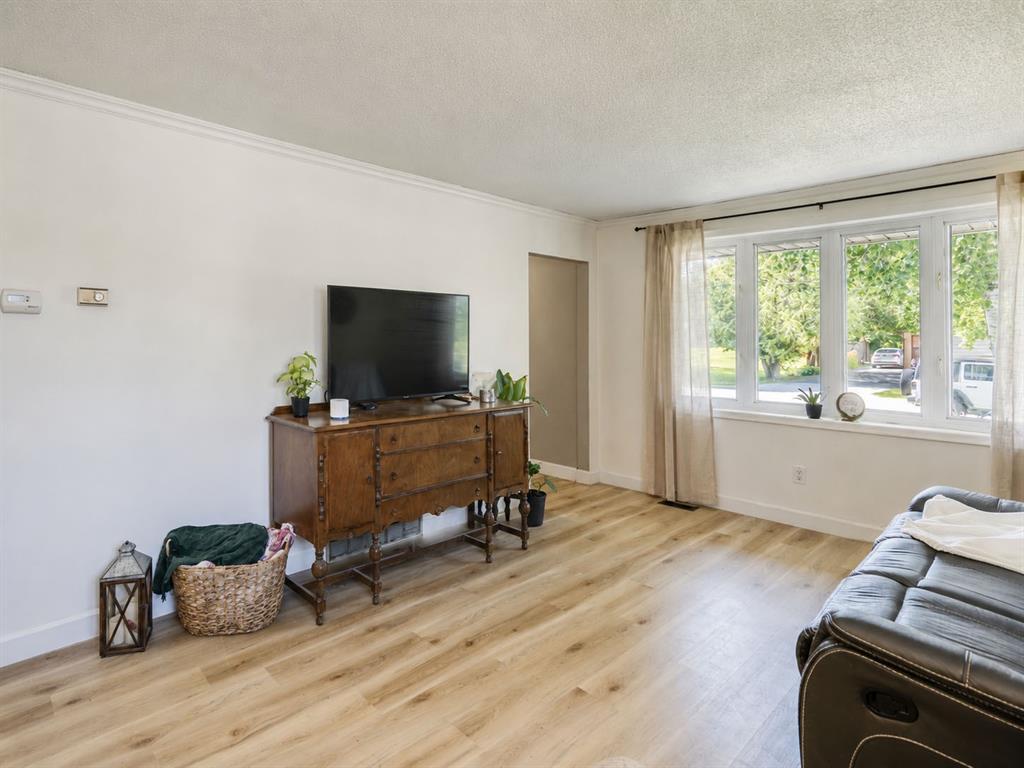 565 Plympton Street, Plympton-Wyoming, ON