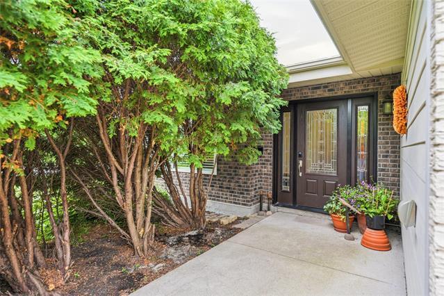 2 Manbrough Pl, Winnipeg, MB